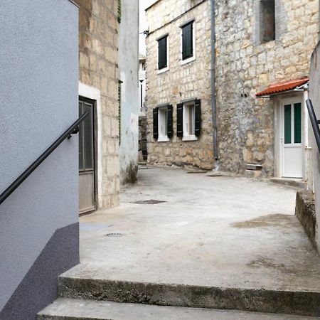Apartments By The Sea Kastel Kambelovac, Kastela - 8679 Eksteriør billede
