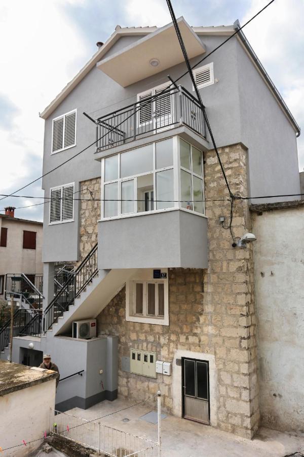 Apartments By The Sea Kastel Kambelovac, Kastela - 8679 Eksteriør billede