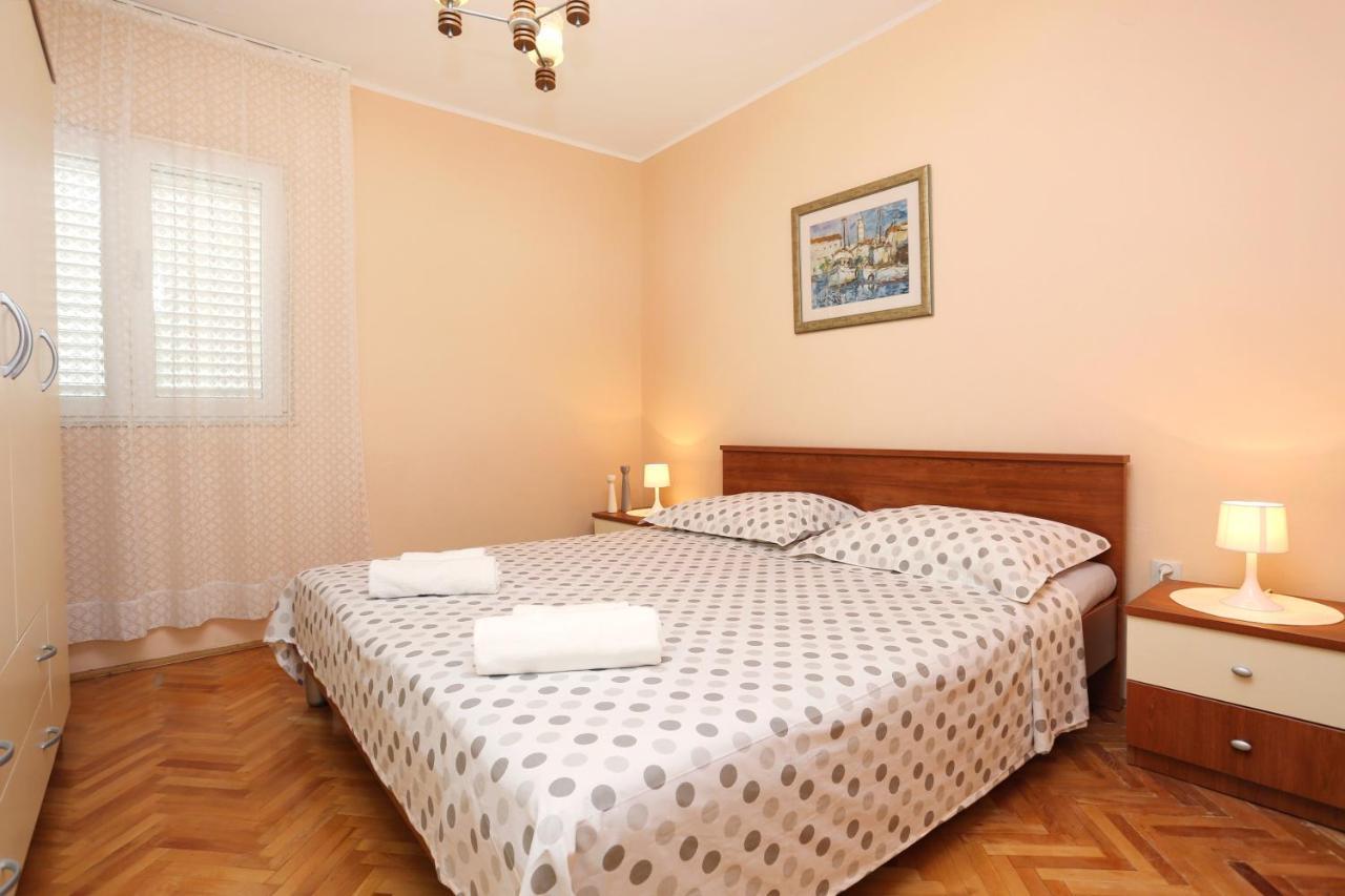 Apartments By The Sea Kastel Kambelovac, Kastela - 8679 Eksteriør billede