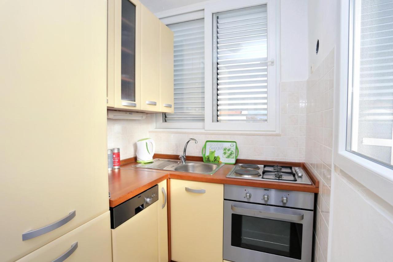 Apartments By The Sea Kastel Kambelovac, Kastela - 8679 Eksteriør billede