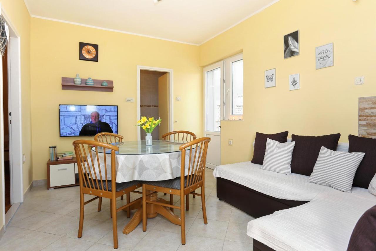 Apartments By The Sea Kastel Kambelovac, Kastela - 8679 Eksteriør billede