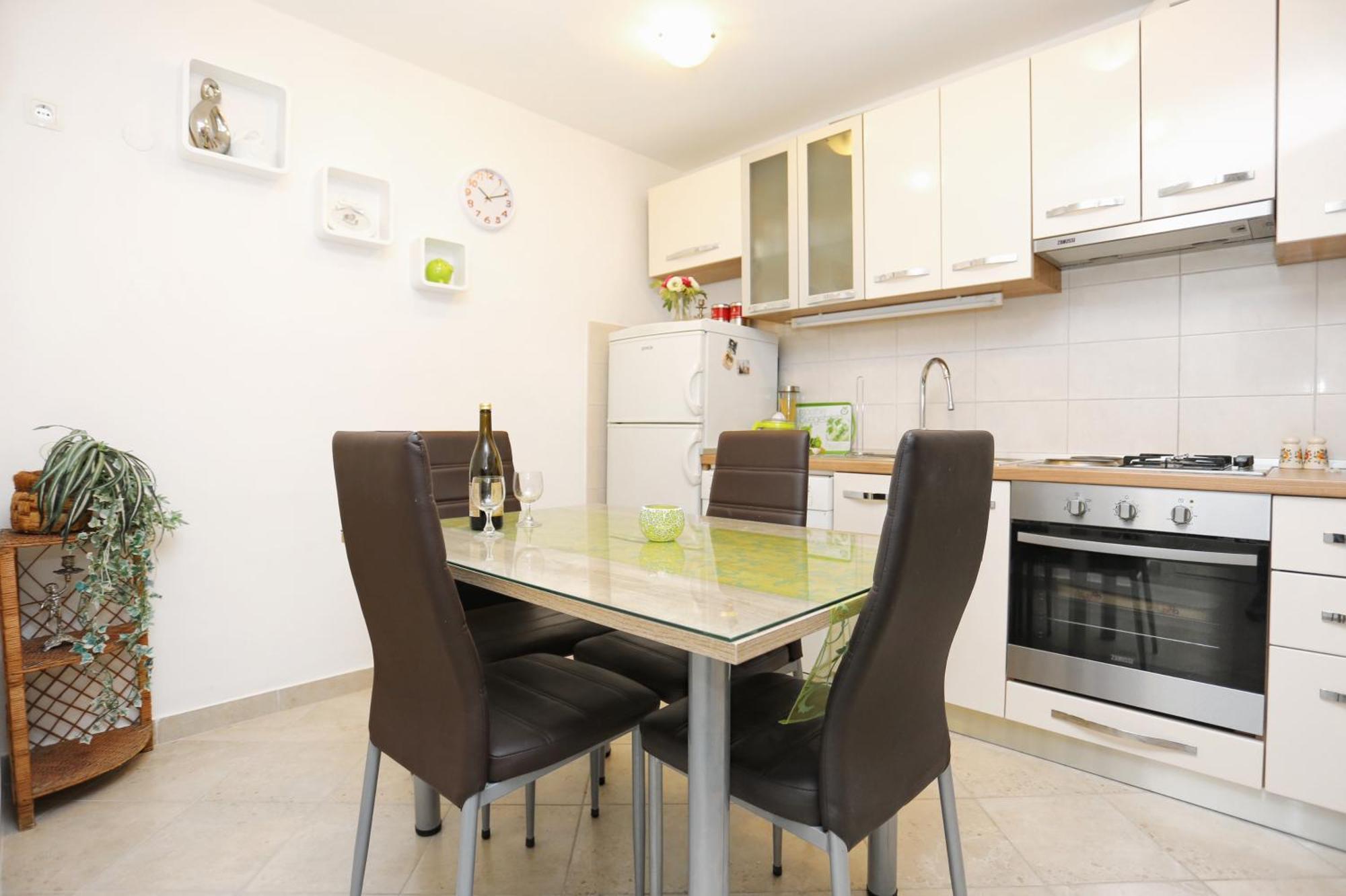 Apartments By The Sea Kastel Kambelovac, Kastela - 8679 Eksteriør billede