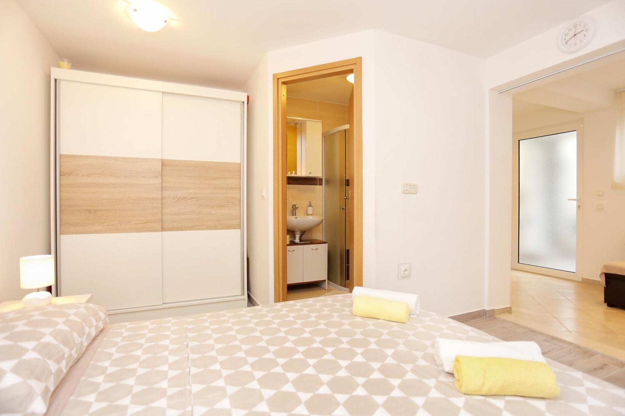Apartments By The Sea Kastel Kambelovac, Kastela - 8679 Værelse billede